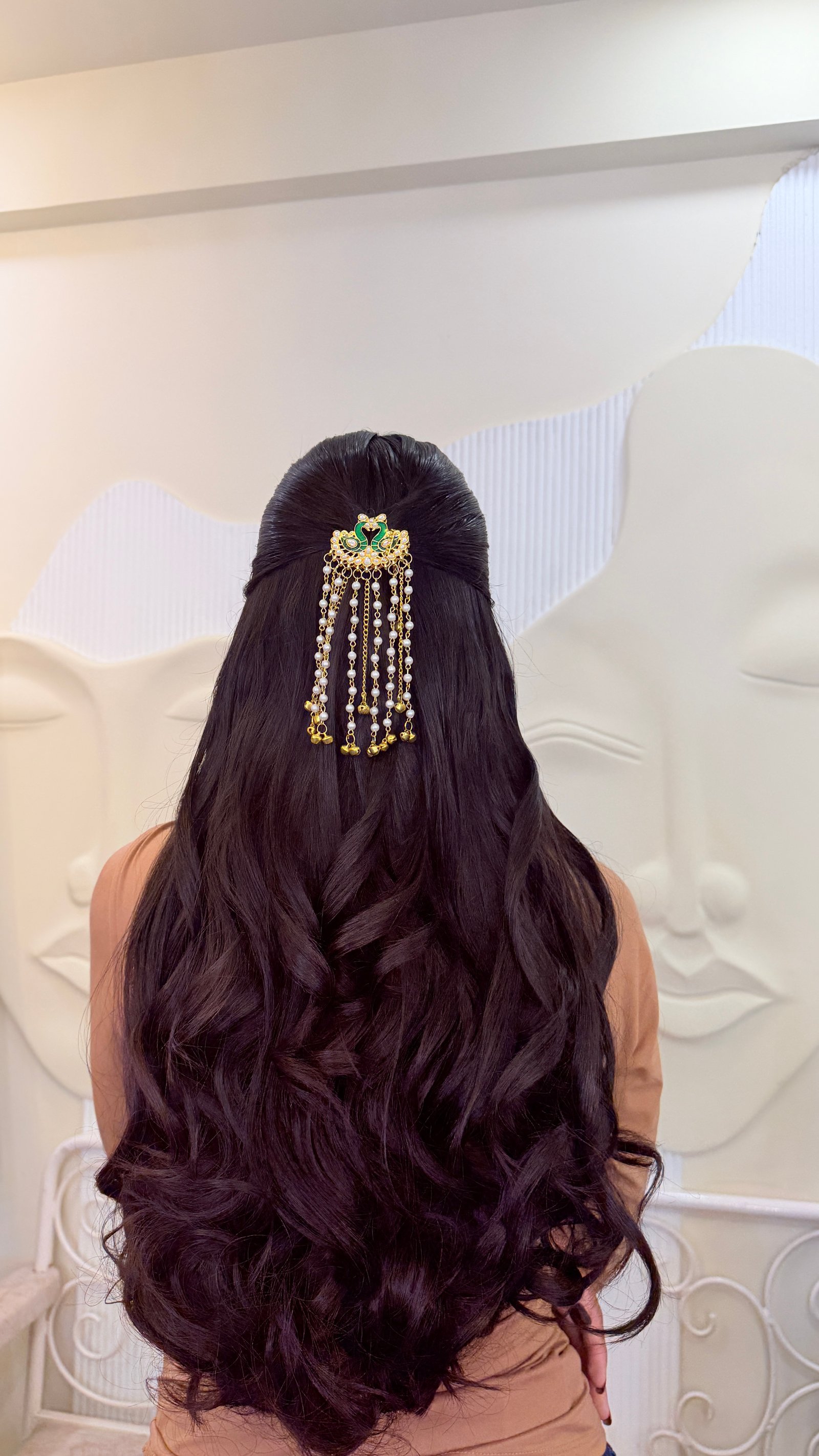 Soft curls hairstyle for an evening party in Jaipur